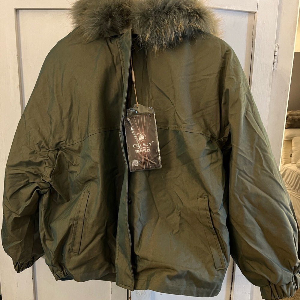 Cozy Olive Green Jacket with Fur Hood